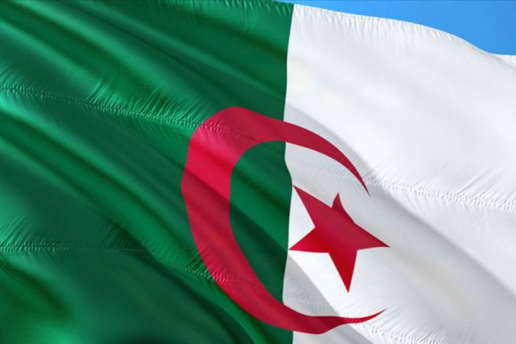 Cezayir Genelkurmay Başkanı'ndan Libya sınırındaki askeri birliklere ziyaret