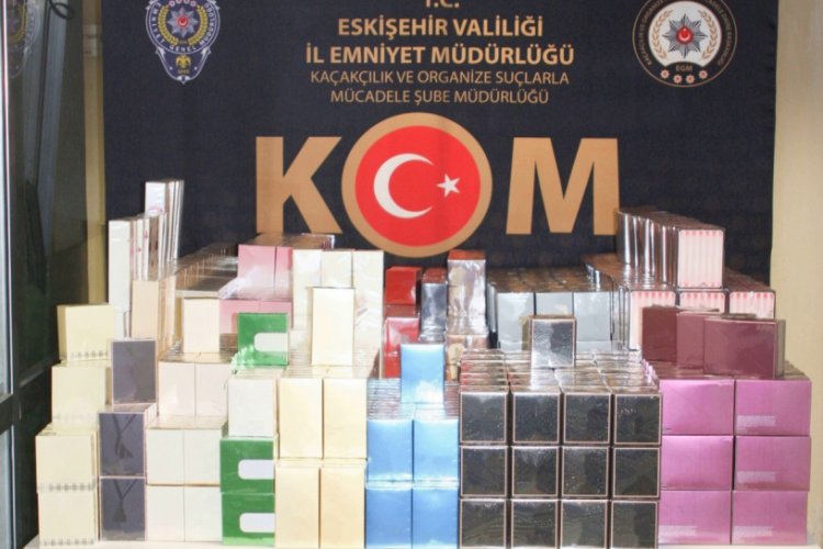 'Dur' ihtarına uymayan araçtan bin 159 adet kaçak parfüm çıktı