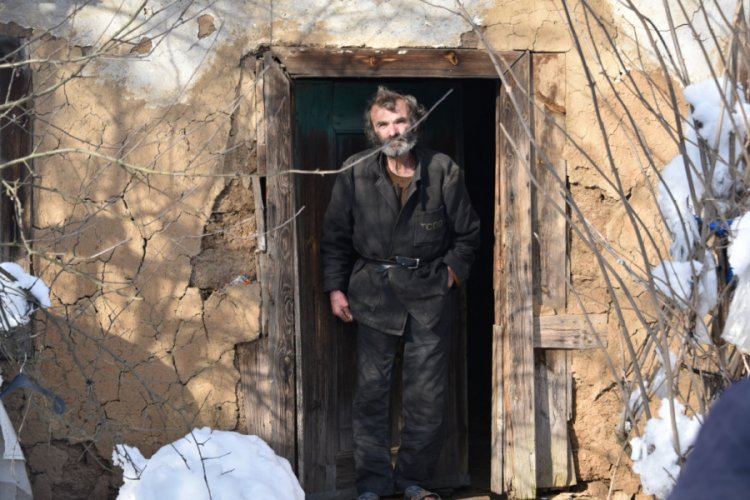 Mahsur kalan 74 yaşındaki yaşlı adamı belediye ekipleri kurtardı