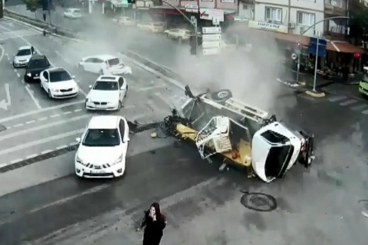 Feci kaza güvenlik kamerasına yansıdı!