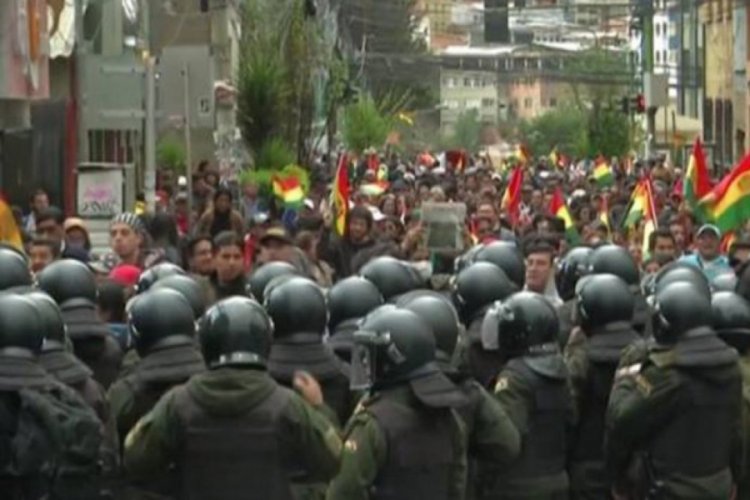 Morales, Bolivya'da ordunun sokağa çıkmasına tepkili
