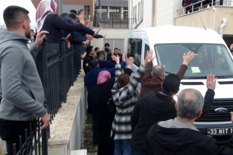 Kardeşini öldürmekle suçlanan başkanın yargılanmasına başlandı