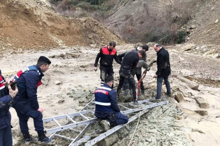 Battığı çamurdan zorlukla kurtarıldı