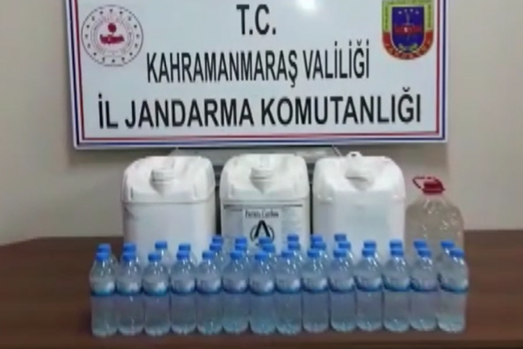 Kırsalda bir evde 44,5 litre kaçak içki ele geçirildi