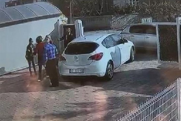 Akademisyen dayağı kamerada! Tartıştığı kadının kaburgasını kırdı