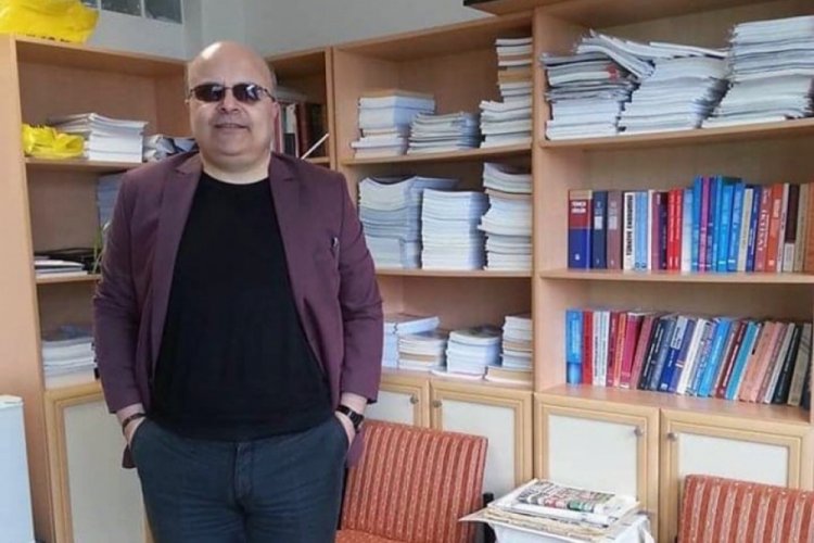 Profesör intihar etti