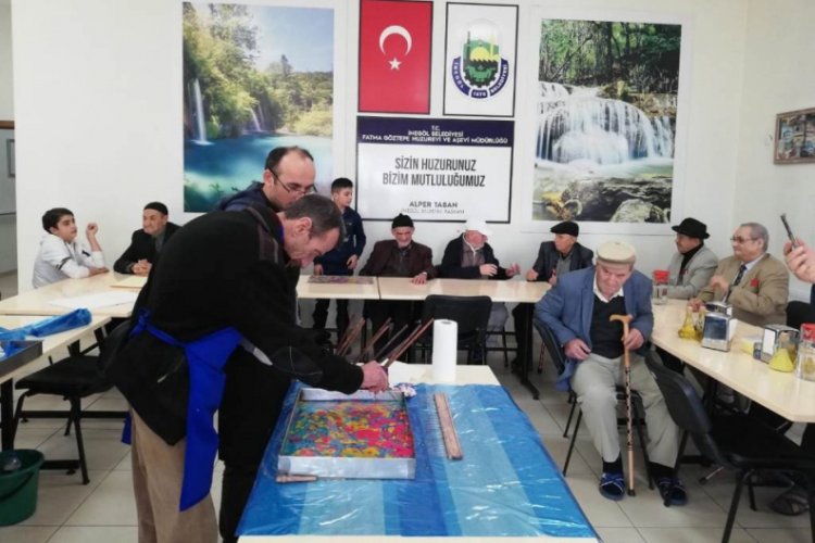 Bursa'da huzurevi sâkinleri hayatın renklerini paylaşıyor