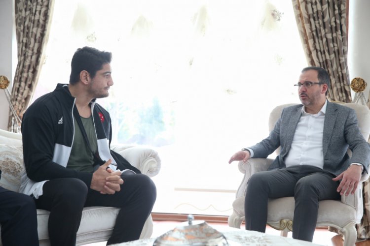 Bakan Kasapoğlu'ndan Taha Akgül'e ziyaret