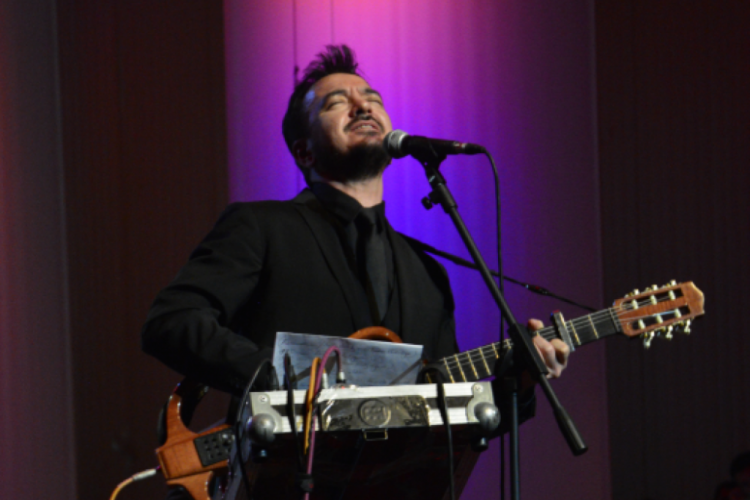 Bursa'da Sanatçı Orhan Ölmez konser verdi