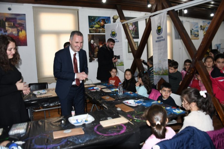 Bursa İnegöl çocuk sanat atölyesinde sertifika heyecanı
