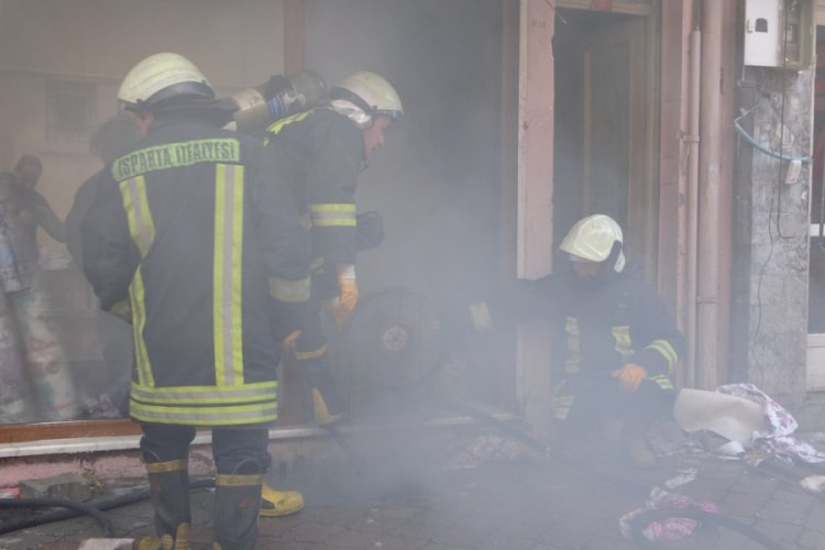 Çeyiz eşyası satılan iş yerinde korkutan yangın