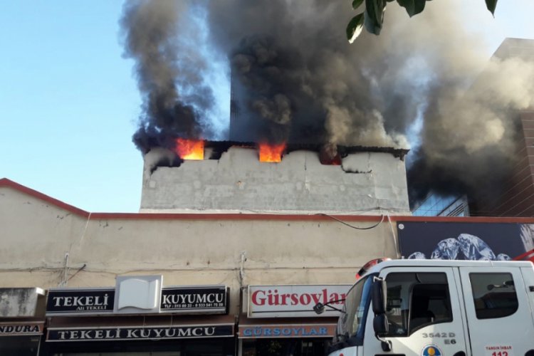 İmalathanede çıkan yangın panik yarattı