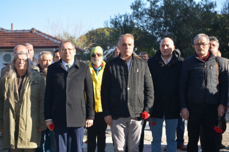 Uğur Mumcu Ayvalık'taki evi önünde anıldı