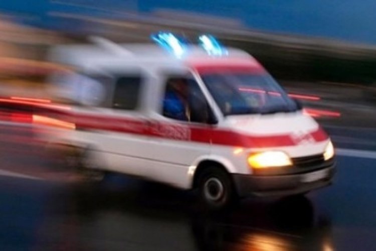 Işıklarda duramayan kamyonet 2 araca çarptı