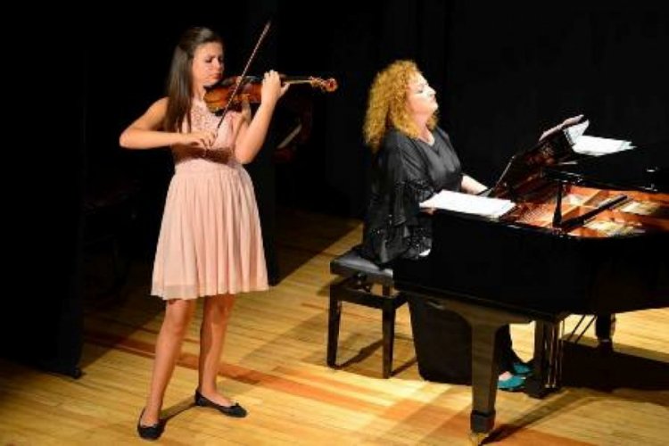 Bursa BDSO, keman sanatçısı Elif Ece Cansever'i ağırlayacak