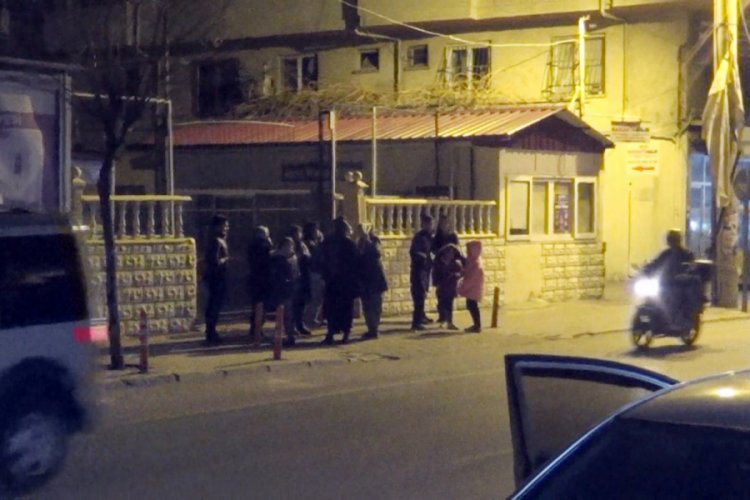 Depremi hisseden Osmaniyeli vatandaşlar kendilerini sokağa attı
