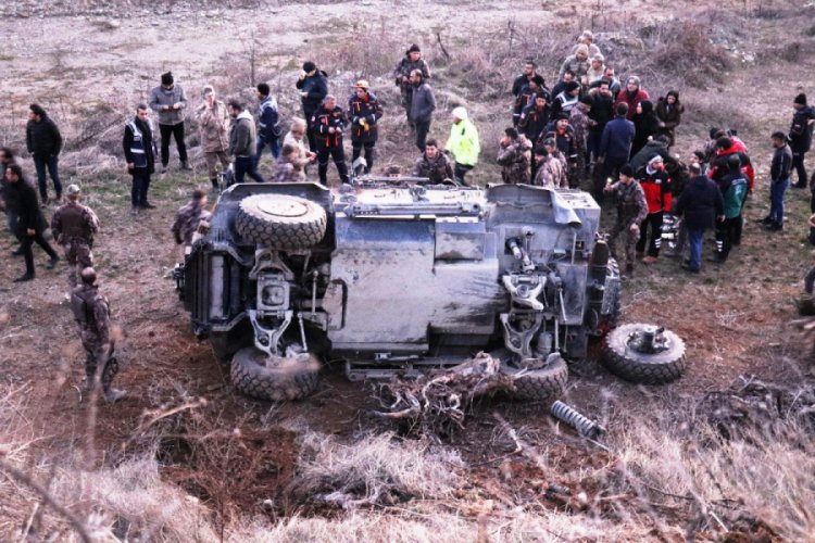 Zırhlı araç şarampole devrildi: 5 polis yaralı