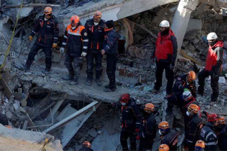 Elazığ'da enkazdan dört kişinin cansız bedeni çıkarıldı