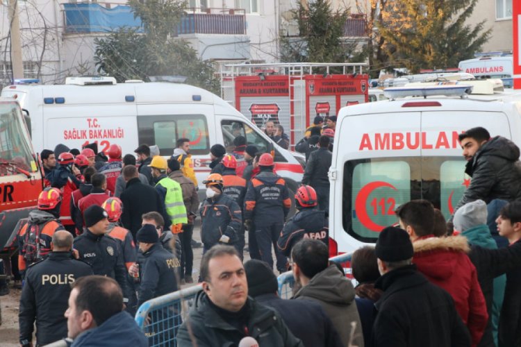 Enkazdan 3 kişinin daha cansız bedeni çıkarıldı