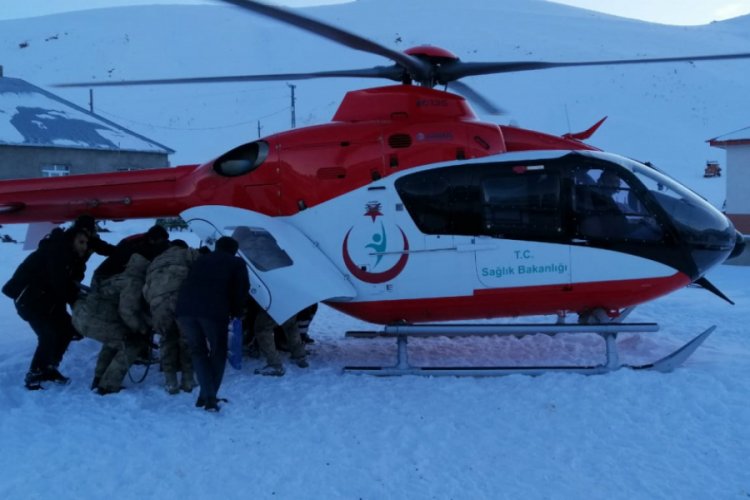 Su şebekesini açmaya giden köylülerin üzerine çığ düştü