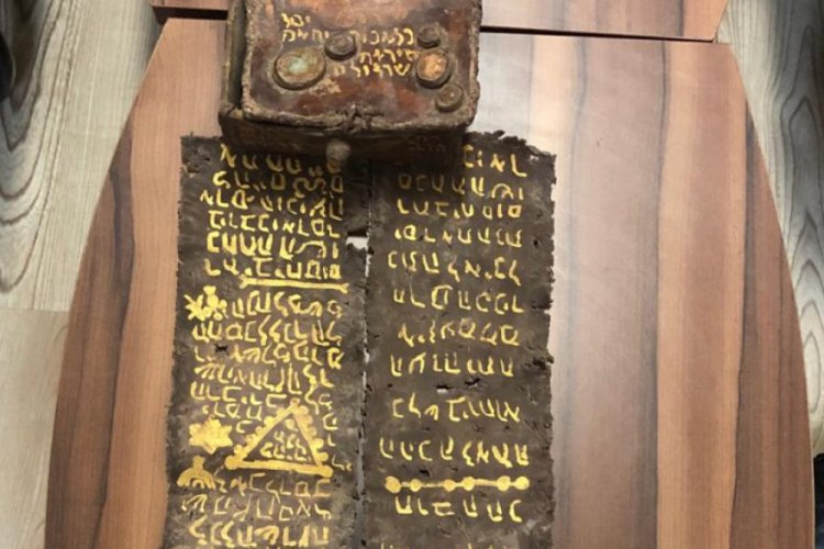 Bursa'da İbranice yazılı tarihi 'Tevrat' ele geçirildi