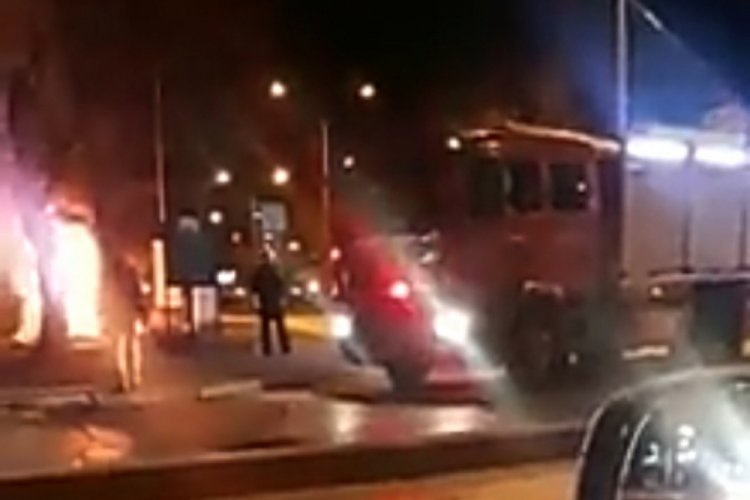 Bursa'da taksi durağında yangın