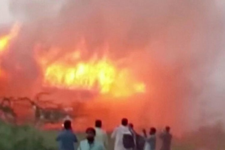 Pakistan'da parfüm fabrikasında patlama: 11 ölü