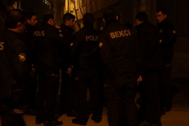 Bursa'da bekçilere saldırdı zorlukla gözaltına alındı