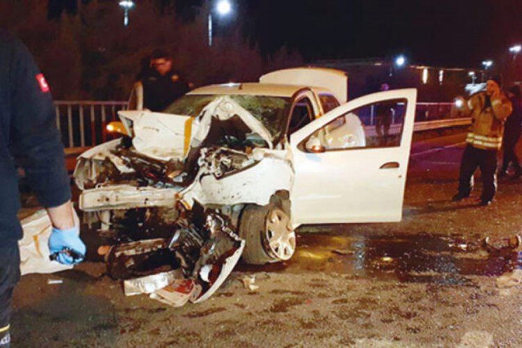 Emniyet şeridinde bekleyen araca çarpıp ölümüne neden oldu
