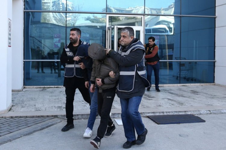 Bursa'da 4 arkadaşıyla bir olup, kaza süsü vererek sevgilisini gasp ettirdi
