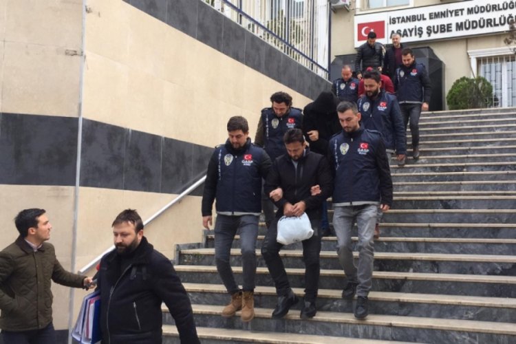Kendilerine polis süsü veren çete çökertildi