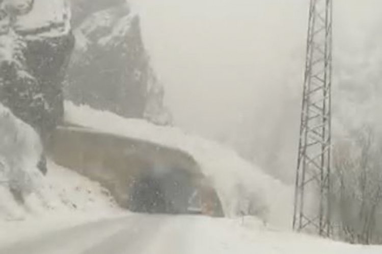 Çığ düşme anı kamerada