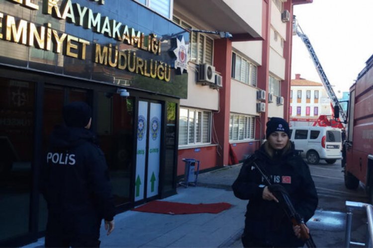 Gebze Emniyet Müdürlüğü'nün arşiv odasında yangın