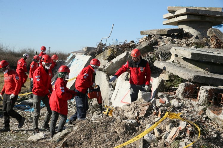 AKUT gönüllülere ''Kentsel Arama Kurtarma Eğitimi'' veriyor