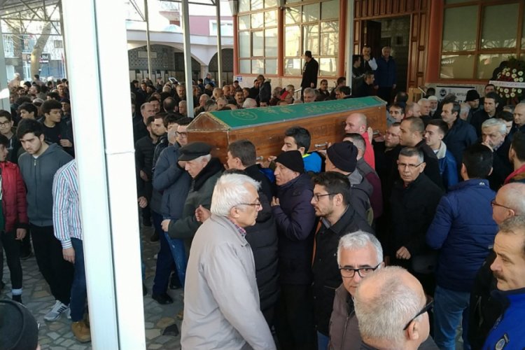 Babasının silahıyla oynarken kendini vuran çocuk toprağa verildi