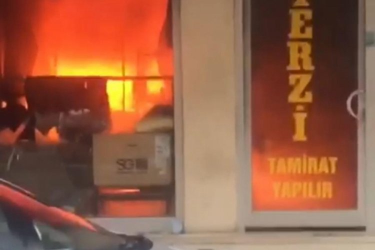 İş yerinde çıkan yangın korkuttu