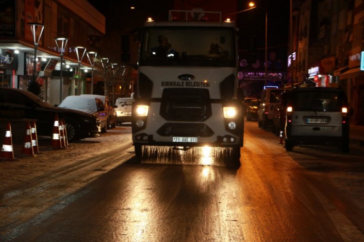 Buzlanmaya karşı solisyon ve tuz