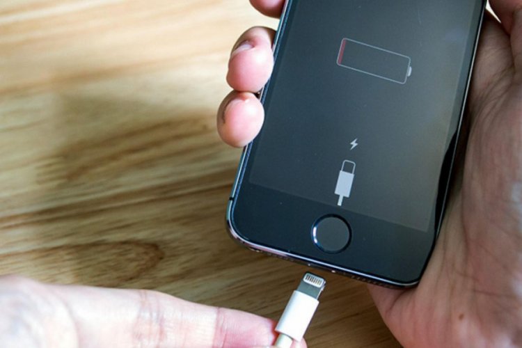 Apple, eski iPhone'ları yavaşlattığı için ceza aldı