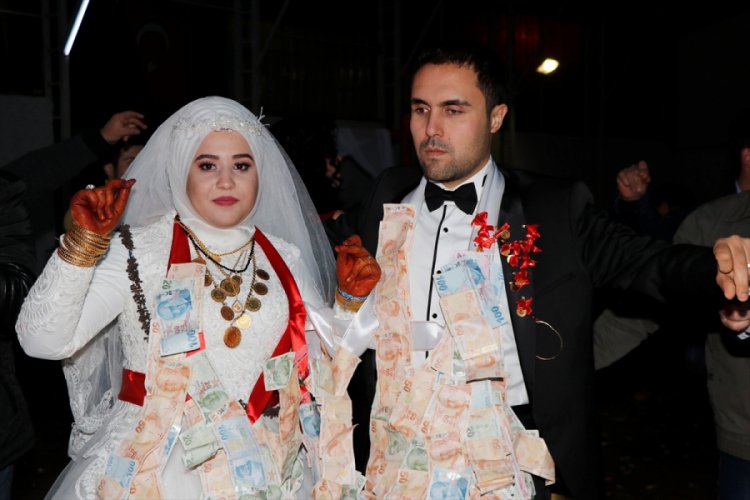 Görme engelli genç, eski arkadaşı ile hayatını birleştirdi