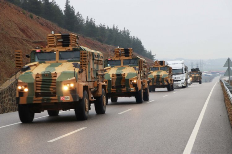 Suriye sınırına askeri sevkiyat sürüyor