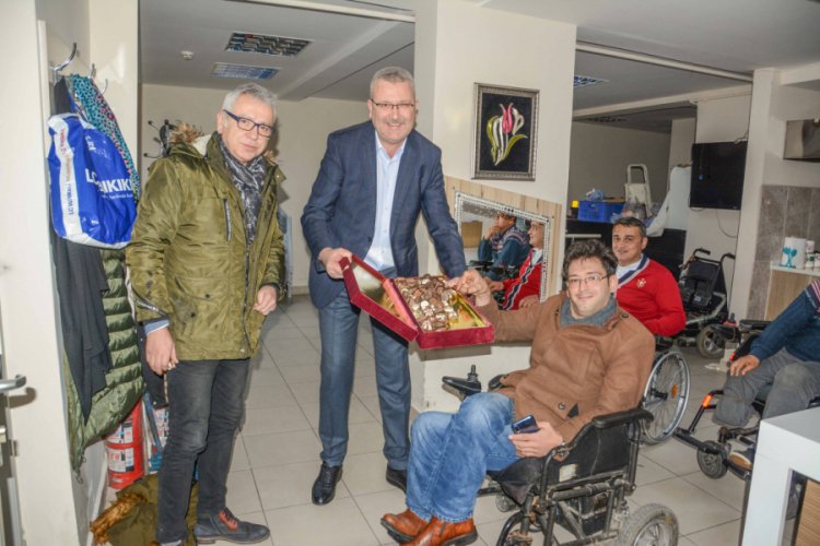 Bursa Karacabey'de toplanan mavi kapaklar engellilere umut oluyor