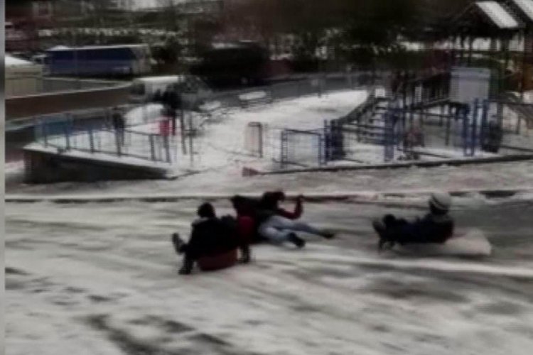 Yokuşta kayan çocuklar ölümden döndü!