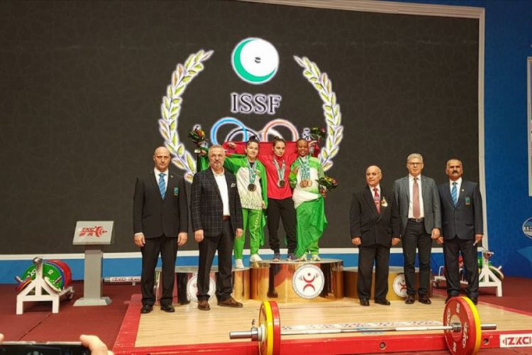 Milli halterci Şaziye Erdoğan Özbekistan'da şampiyon oldu