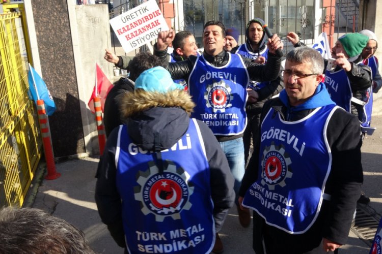 Bursa Kestel'de işçiler şalter kapatıp greve gitti