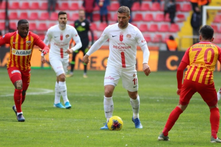 Antalyaspor'da Podolski göz doldurdu