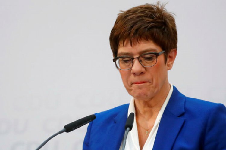 Karrenbauer: Uzun uzun düşündüm aday olmayacağım