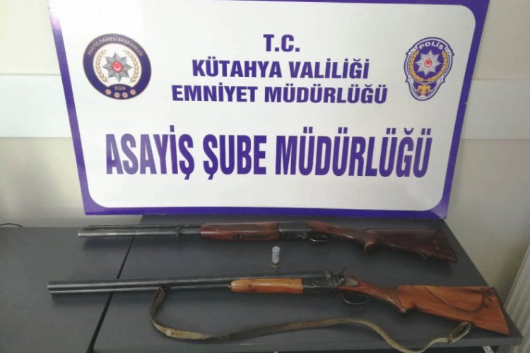 Seyir halindeki araçtan havaya ateş açan şüpheliler yakalandı