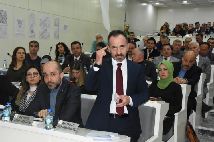 İzmir'deki meclis toplantısında gerginlik