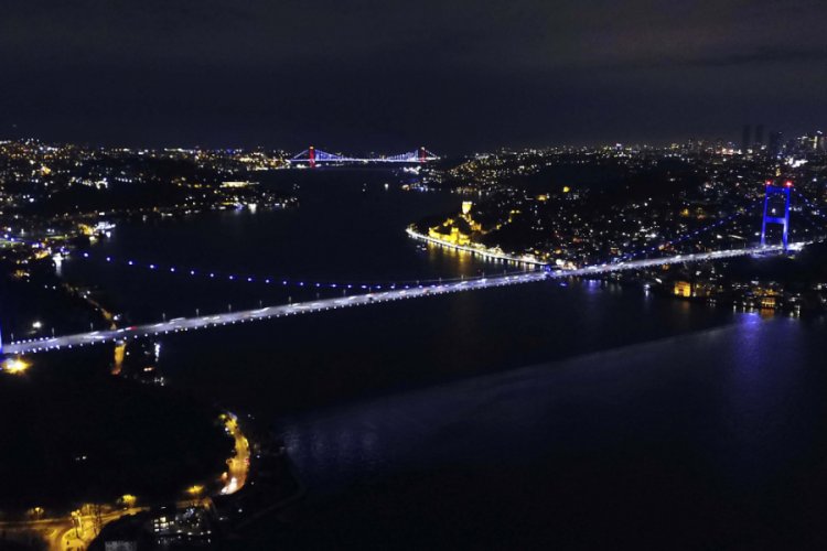 İstanbul epilepsi için mor renge büründü