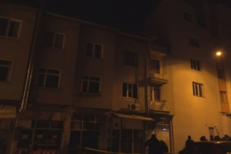Yaşlı kadın çatıdan düşüp hayatını kaybetti